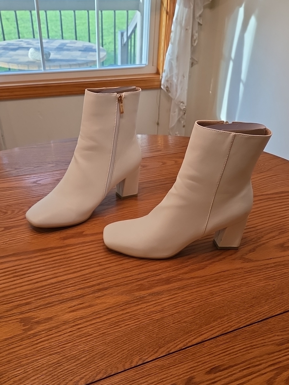 Jineru Women's White Ankle Boot Size 10
